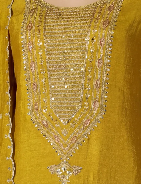 Women_Embroidered_Vichitra_kurta_set