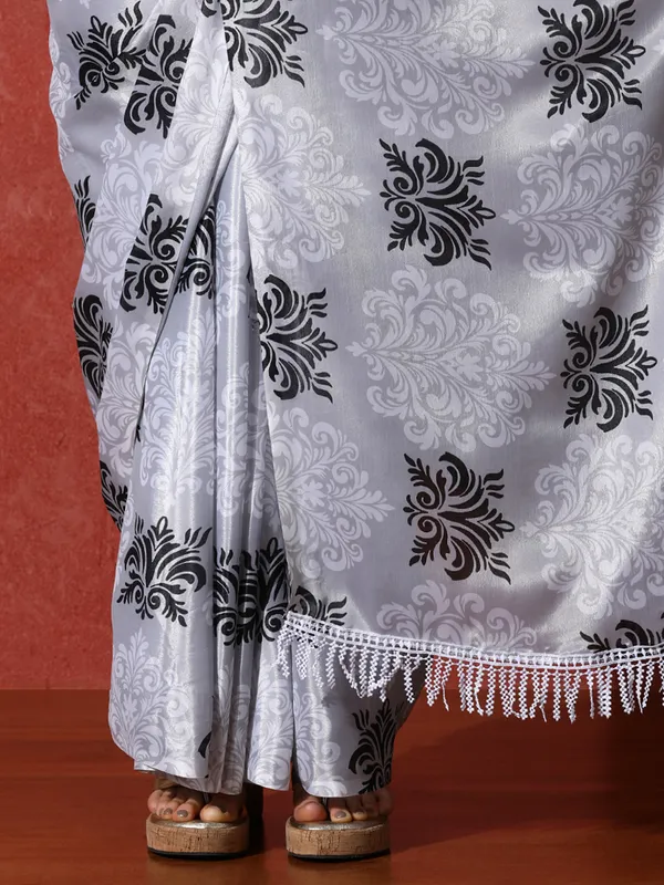 Pre-Draped_Ready_to_Wear_Chinnon_Fabric_Digital_Printed_Saree_With_Unstiched_Blouse