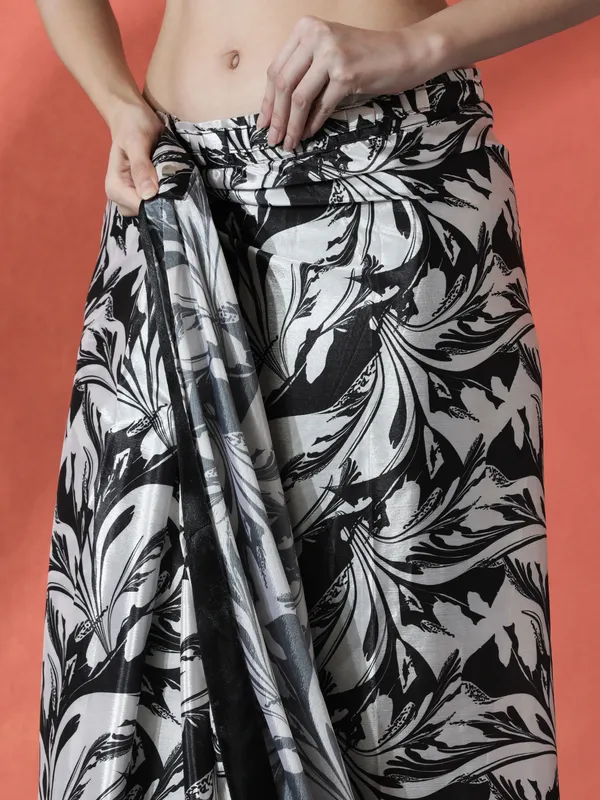 Pre-Draped_Ready_to_Wear_Chinnon_Fabric_Digital_Printed_Saree_With_Unstiched_Blouse
