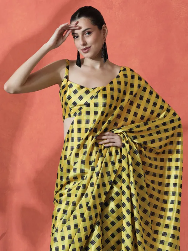 Pre-Draped_Ready_to_Wear_Chinnon_Fabric_Digital_Printed_Saree_With_Unstiched_Blouse