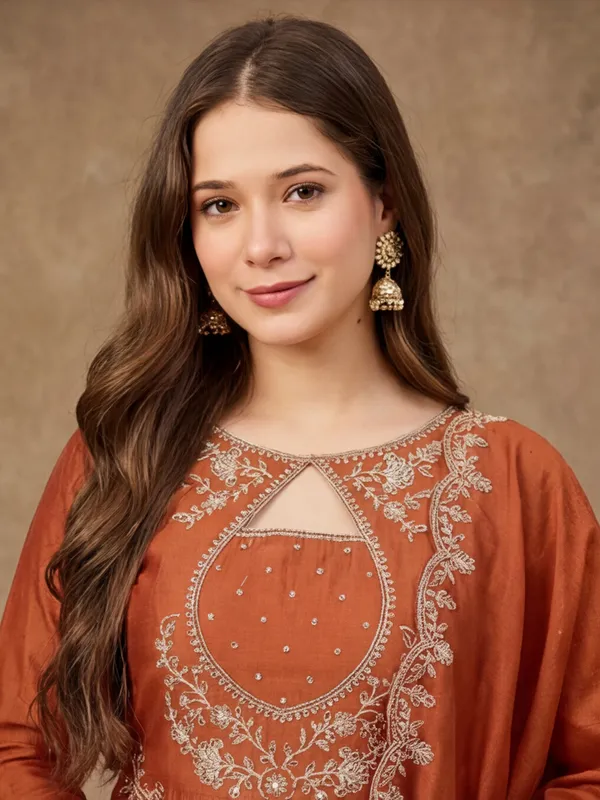 Women_Embroidered_Vichitra_kurta_set