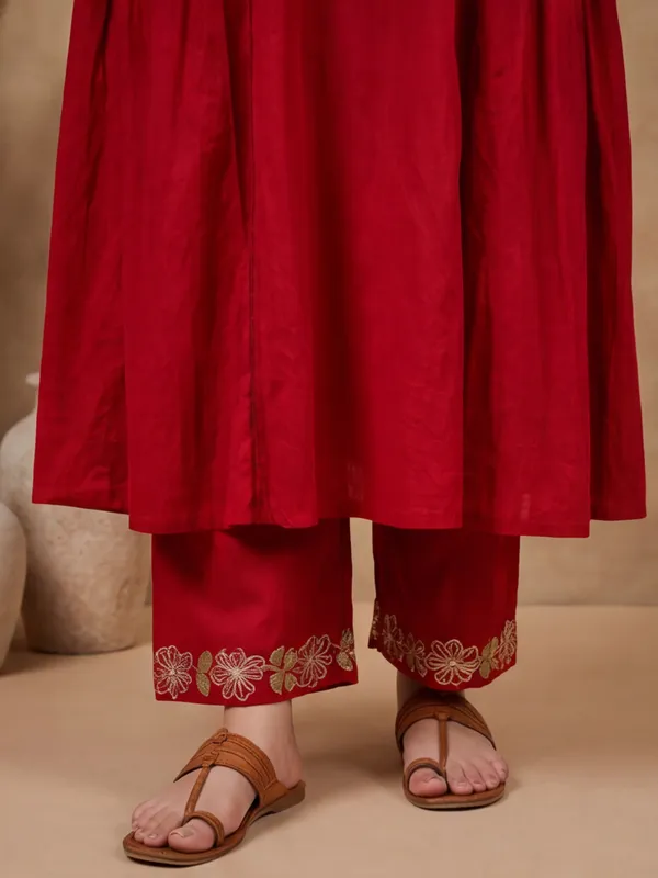 New_Embroidered_Work_Chanderi_Silk_Kurta_Set