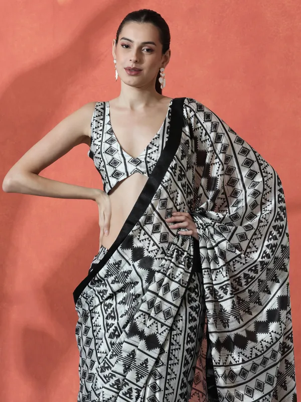 Pre-Draped_Ready_to_Wear_Chinnon_Fabric_Digital_Printed_Saree_With_Unstiched_Blouse