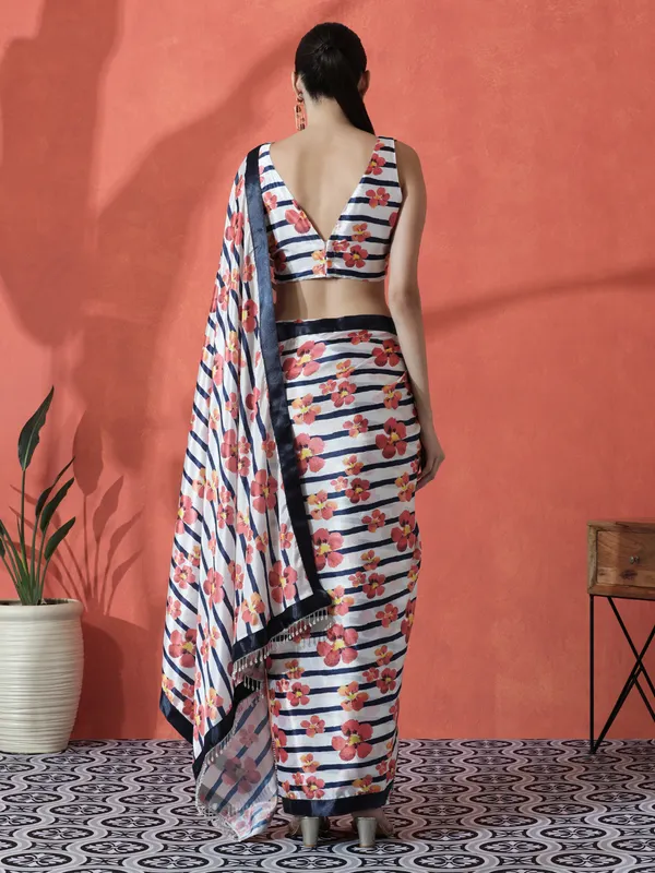 Pre-Draped_Ready_to_Wear_Chinnon_Fabric_Digital_Printed_Saree_With_Unstiched_Blouse
