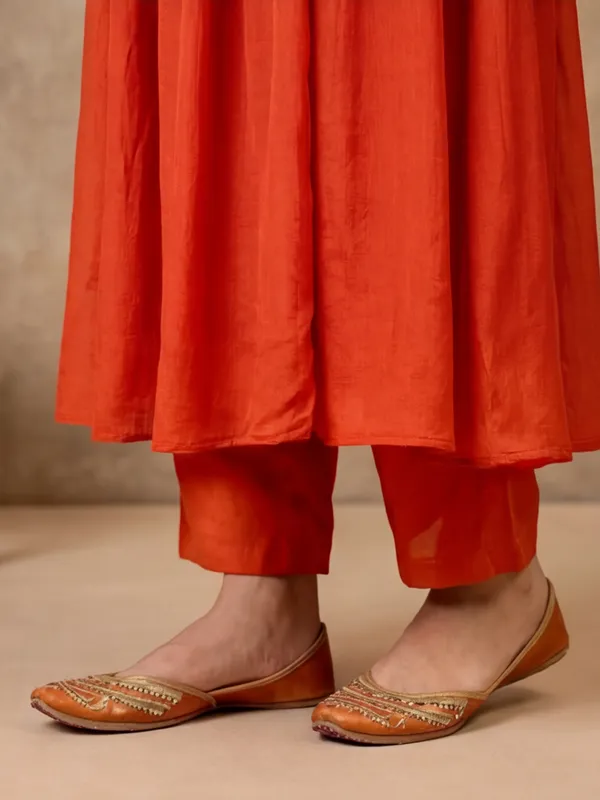 New_Embroidered_Work_Chanderi_Silk_Kurta_Set