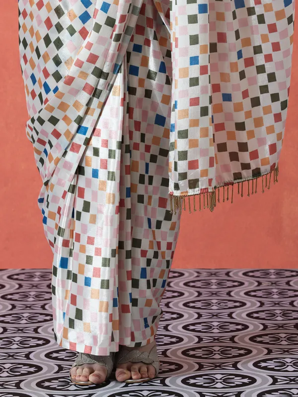 Pre-Draped_Ready_to_Wear_Chinnon_Fabric_Digital_Printed_Saree_With_Unstiched_Blouse