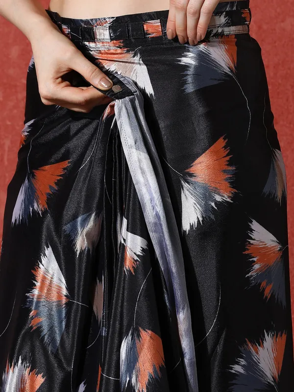 Pre-Draped_Ready_to_Wear_Chinnon_Fabric_Digital_Printed_Saree_With_Unstiched_Blouse