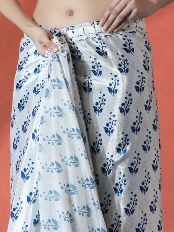 Pre-Draped_Ready_to_Wear_Chinnon_Fabric_Digital_Printed_Saree_With_Unstiched_Blouse