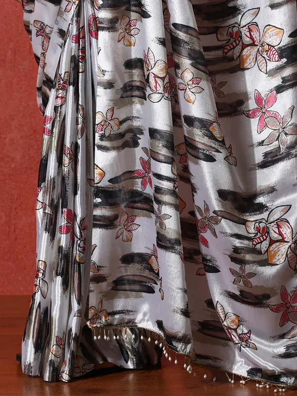 Pre-Draped_Ready_to_Wear_Chinnon_Fabric_Digital_Printed_Saree_With_Unstiched_Blouse
