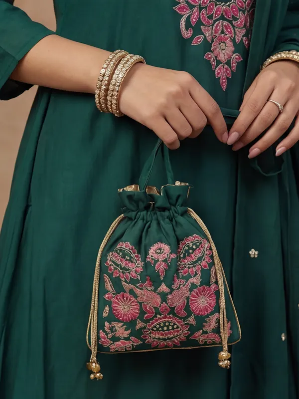 New_Embroidered_Work_Rayon_Kurta_Set