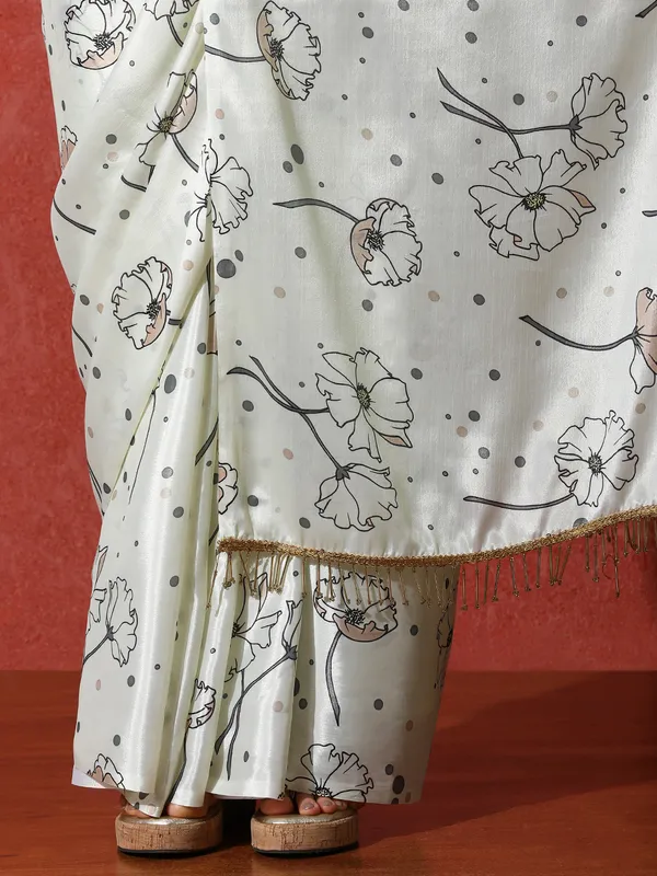 Pre-Draped_Ready_to_Wear_Chinnon_Fabric_Digital_Printed_Saree_With_Unstiched_Blouse