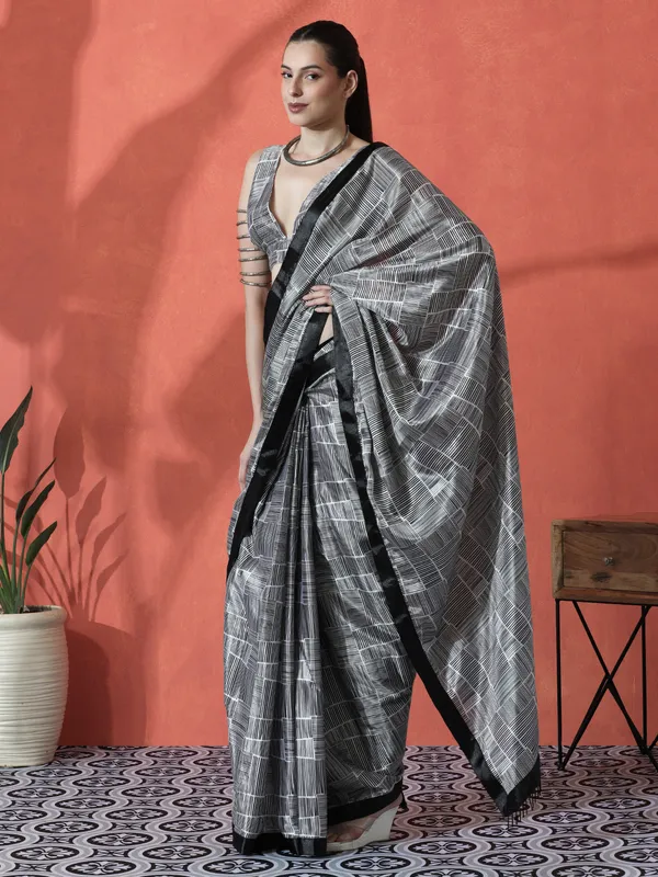 Pre-Draped_Ready_to_Wear_Chinnon_Fabric_Digital_Printed_Saree_With_Unstiched_Blouse