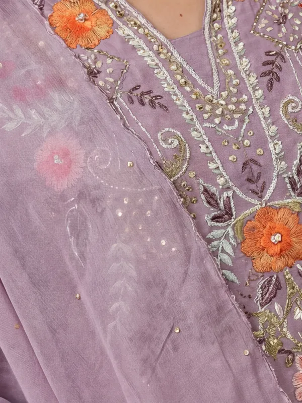 New_Embroidered_Work_Pure_Viscose_Chanderi_Kurta_Set