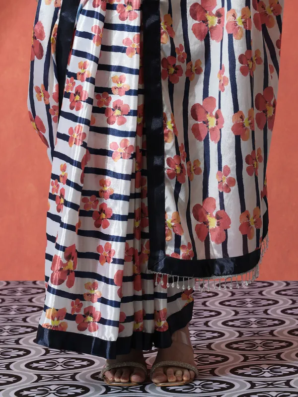 Pre-Draped_Ready_to_Wear_Chinnon_Fabric_Digital_Printed_Saree_With_Unstiched_Blouse