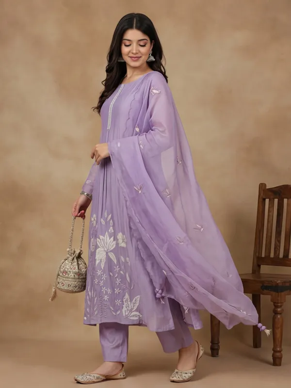 New_Embroidered_Work_Chanderi_Silk_Kurta_Set