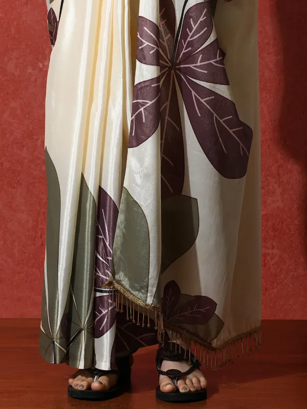 Pre-Draped_Ready_to_Wear_Chinnon_Fabric_Digital_Printed_Saree_With_Unstiched_Blouse