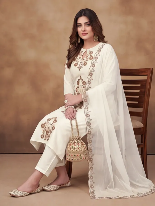 New_Embroidered_Work_Rayon_Kurta_Set