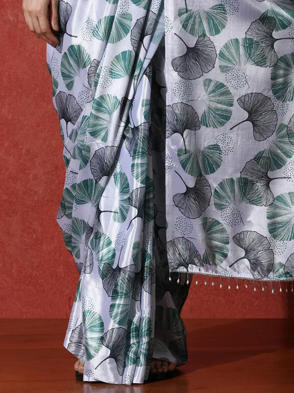 Pre-Draped_Ready_to_Wear_Chinnon_Fabric_Digital_Printed_Saree_With_Unstiched_Blouse