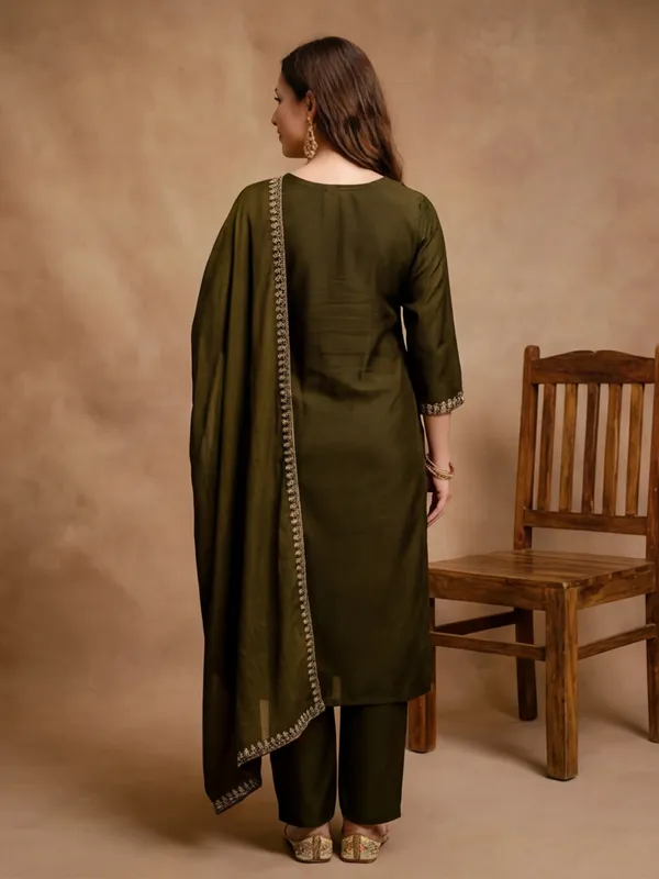 Women_Embroidered_Vichitra_Silk_kurta_set