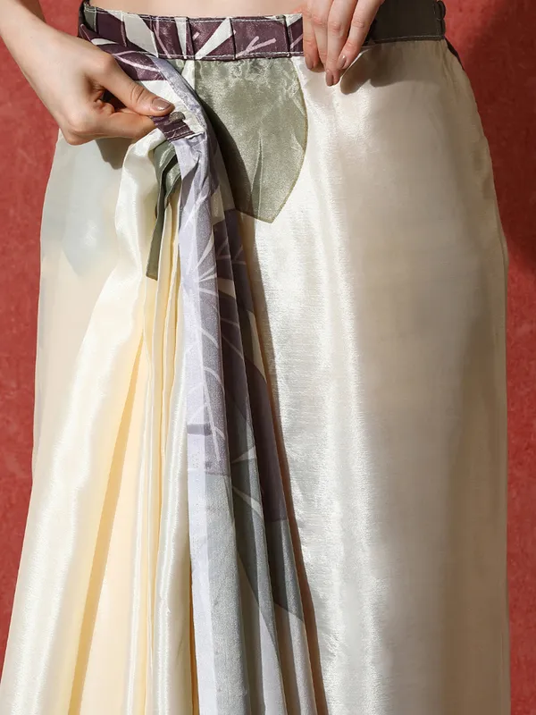 Pre-Draped_Ready_to_Wear_Chinnon_Fabric_Digital_Printed_Saree_With_Unstiched_Blouse