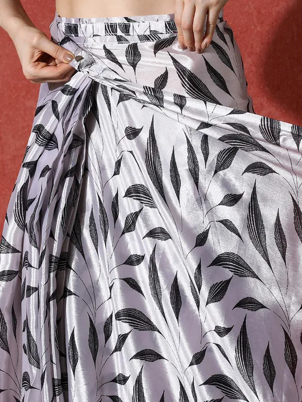 Pre-Draped_Ready_to_Wear_Chinnon_Fabric_Digital_Printed_Saree_With_Unstiched_Blouse
