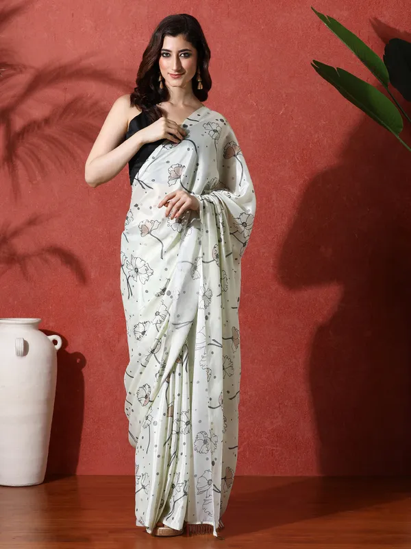 Pre-Draped_Ready_to_Wear_Chinnon_Fabric_Digital_Printed_Saree_With_Unstiched_Blouse