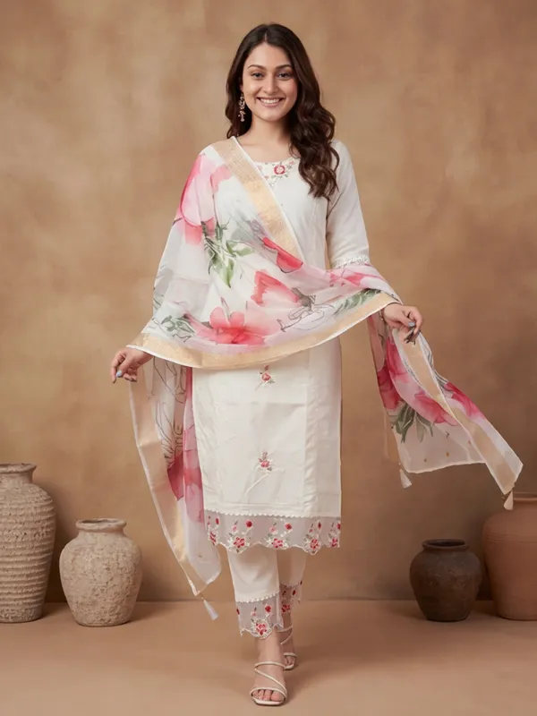 New_Embroidered_Work_Chanderi_Kurta_Set