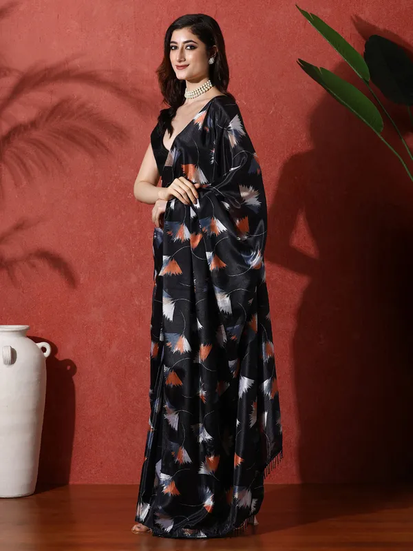 Pre-Draped_Ready_to_Wear_Chinnon_Fabric_Digital_Printed_Saree_With_Unstiched_Blouse