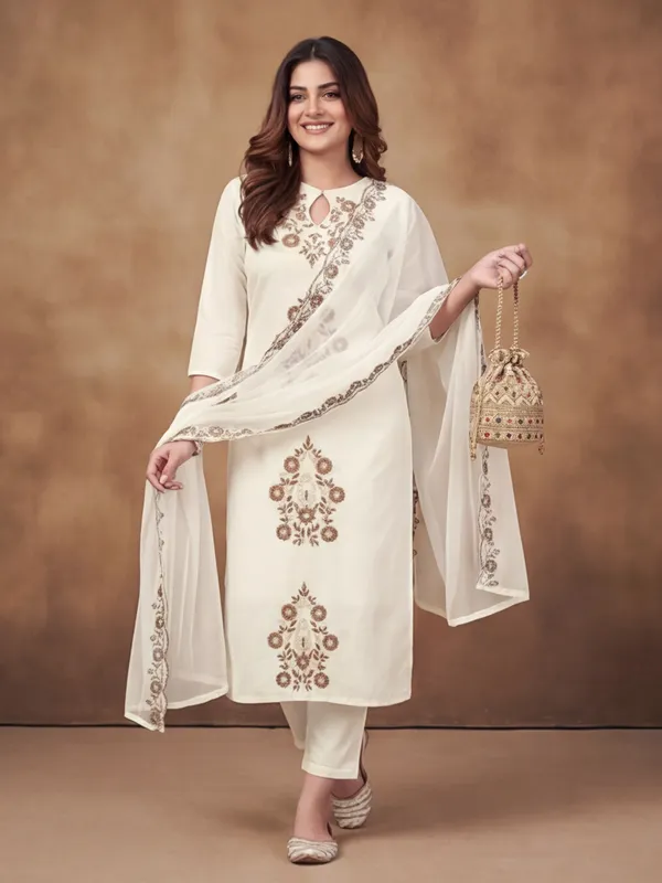 New_Embroidered_Work_Rayon_Kurta_Set