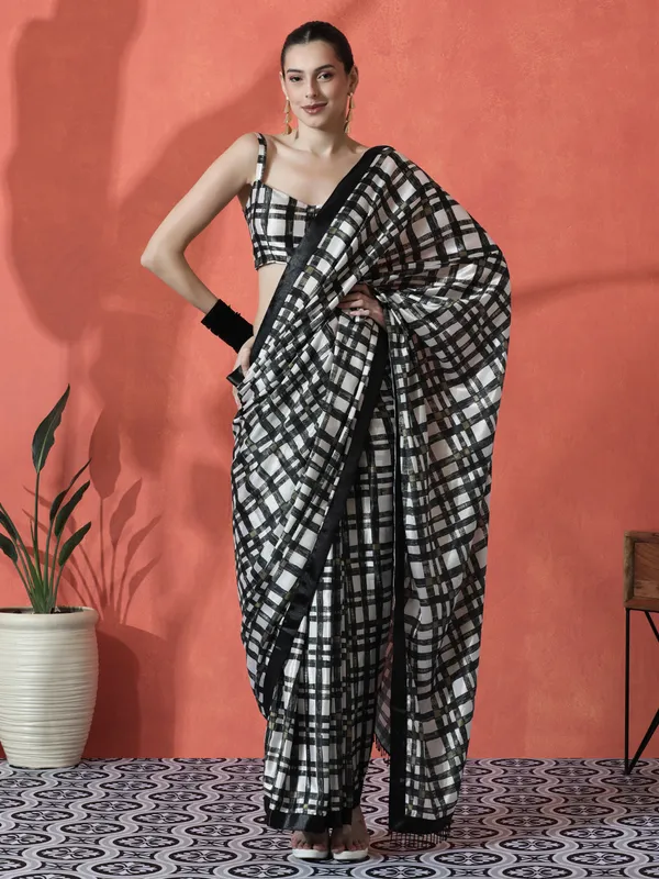 Pre-Draped_Ready_to_Wear_Chinnon_Fabric_Digital_Printed_Saree_With_Unstiched_Blouse