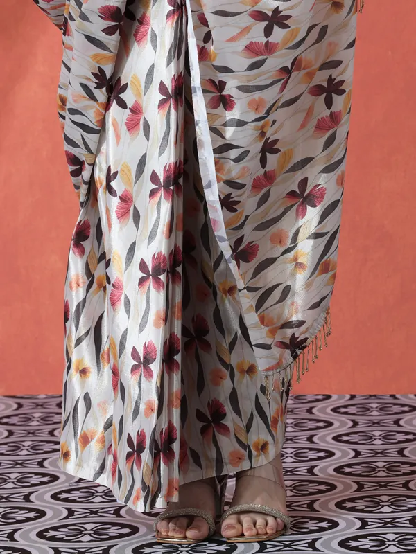 Pre-Draped_Ready_to_Wear_Chinnon_Fabric_Digital_Printed_Saree_With_Unstiched_Blouse