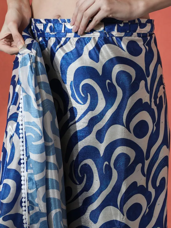 Pre-Draped_Ready_to_Wear_Chinnon_Fabric_Digital_Printed_Saree_With_Unstiched_Blouse
