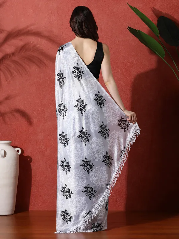 Pre-Draped_Ready_to_Wear_Chinnon_Fabric_Digital_Printed_Saree_With_Unstiched_Blouse