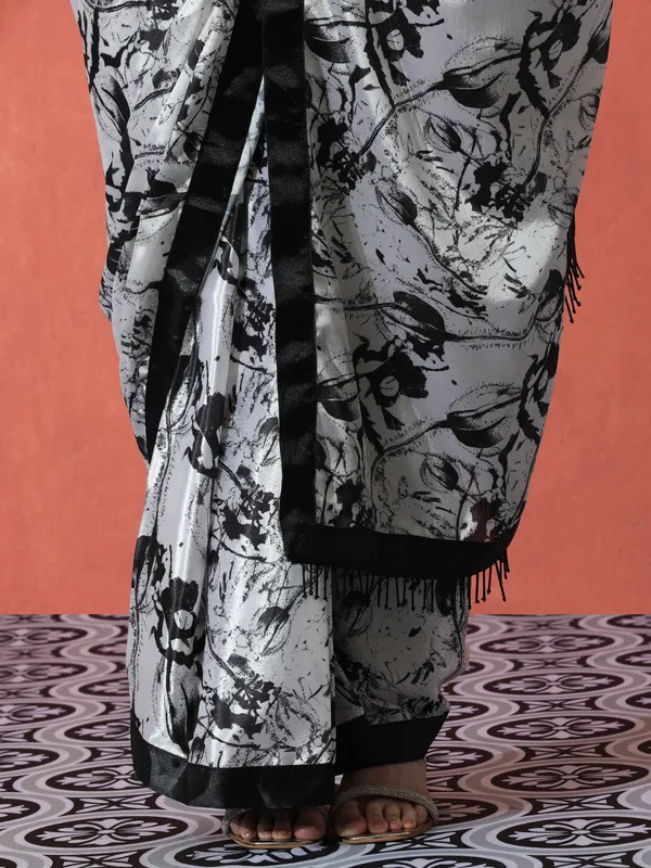 Pre-Draped_Ready_to_Wear_Chinnon_Fabric_Digital_Printed_Saree_With_Unstiched_Blouse