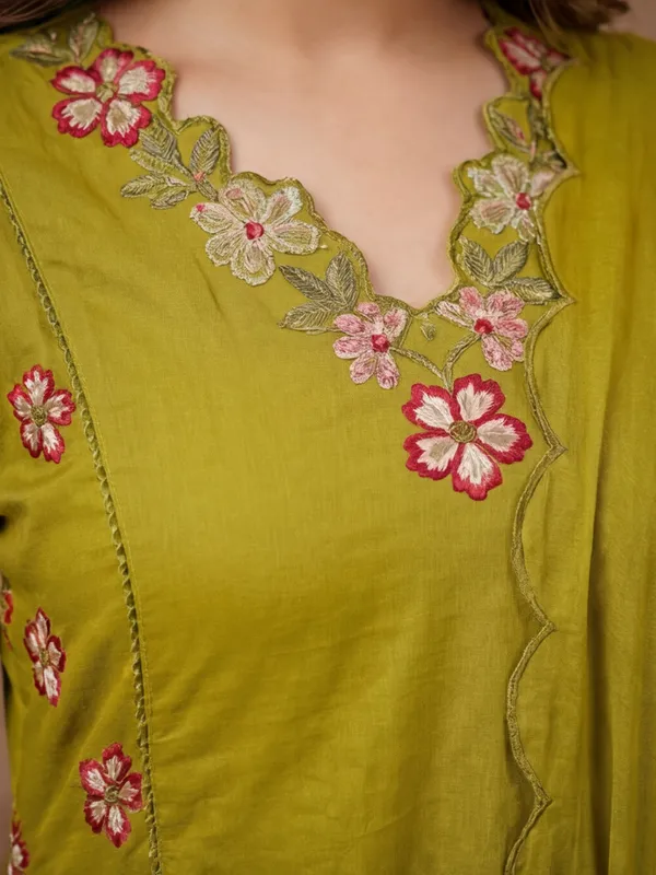 New_Embroidered_Work_Chanderi_Silk_Kurta_Set