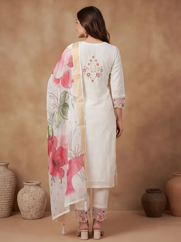 New_Embroidered_Work_Chanderi_Kurta_Set