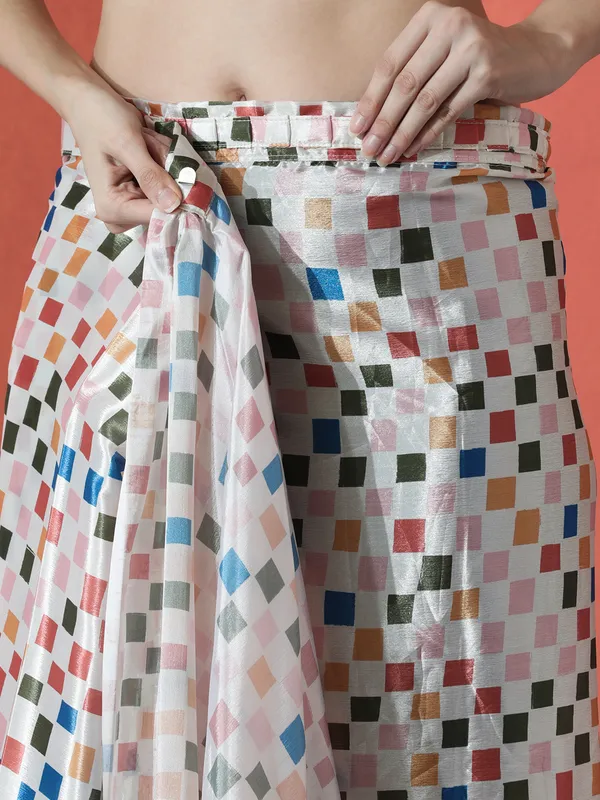 Pre-Draped_Ready_to_Wear_Chinnon_Fabric_Digital_Printed_Saree_With_Unstiched_Blouse