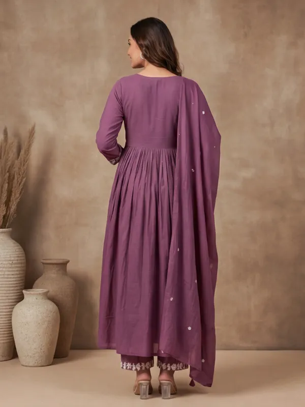 New_Embroidered_Work_Pure_Viscose_Chanderi_Kurta_Set