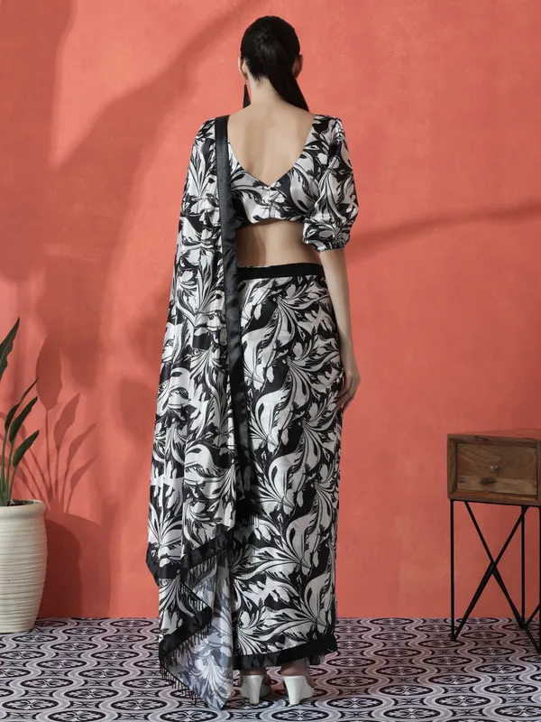 Pre-Draped_Ready_to_Wear_Chinnon_Fabric_Digital_Printed_Saree_With_Unstiched_Blouse