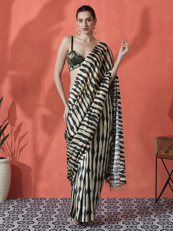 Pre-Draped_Ready_to_Wear_Chinnon_Fabric_Digital_Printed_Saree_With_Unstiched_Blouse