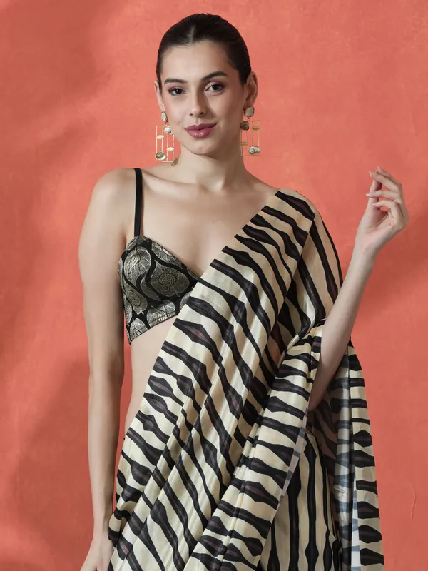 Pre-Draped_Ready_to_Wear_Chinnon_Fabric_Digital_Printed_Saree_With_Unstiched_Blouse