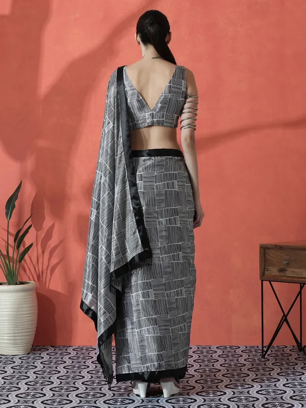 Pre-Draped_Ready_to_Wear_Chinnon_Fabric_Digital_Printed_Saree_With_Unstiched_Blouse