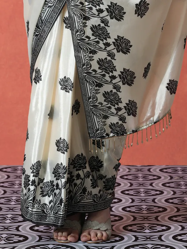 Pre-Draped_Ready_to_Wear_Chinnon_Fabric_Digital_Printed_Saree_With_Unstiched_Blouse