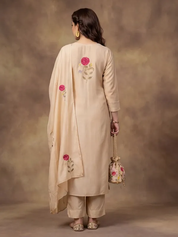 New_Embroidered_Work_Chanderi_Kurta_Set