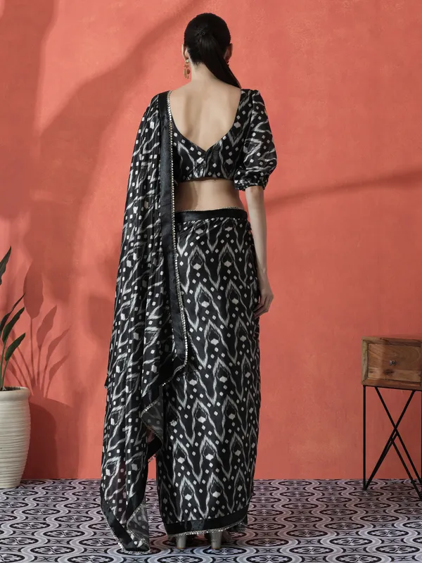 Pre-Draped_Ready_to_Wear_Chinnon_Fabric_Digital_Printed_Saree_With_Unstiched_Blouse