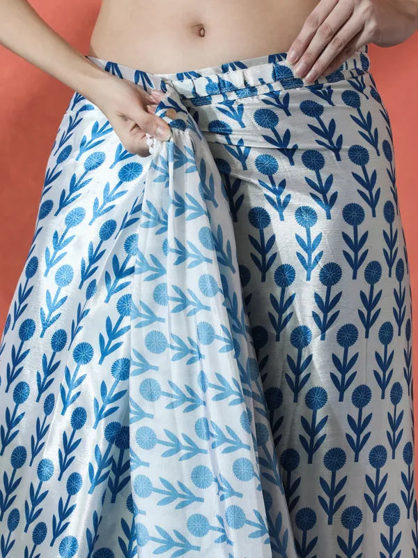 Pre-Draped_Ready_to_Wear_Chinnon_Fabric_Digital_Printed_Saree_With_Unstiched_Blouse