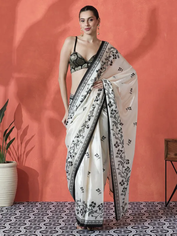 Pre-Draped_Ready_to_Wear_Chinnon_Fabric_Digital_Printed_Saree_With_Unstiched_Blouse
