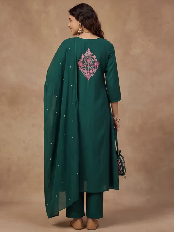 New_Embroidered_Work_Rayon_Kurta_Set