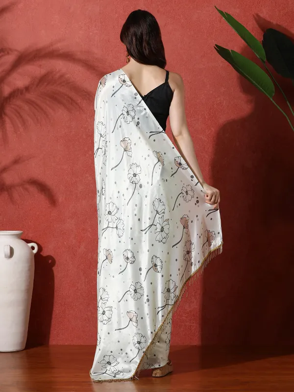 Pre-Draped_Ready_to_Wear_Chinnon_Fabric_Digital_Printed_Saree_With_Unstiched_Blouse
