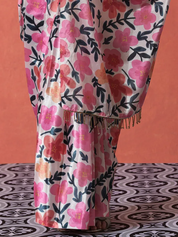 Pre-Draped_Ready_to_Wear_Chinnon_Fabric_Digital_Printed_Saree_With_Unstiched_Blouse